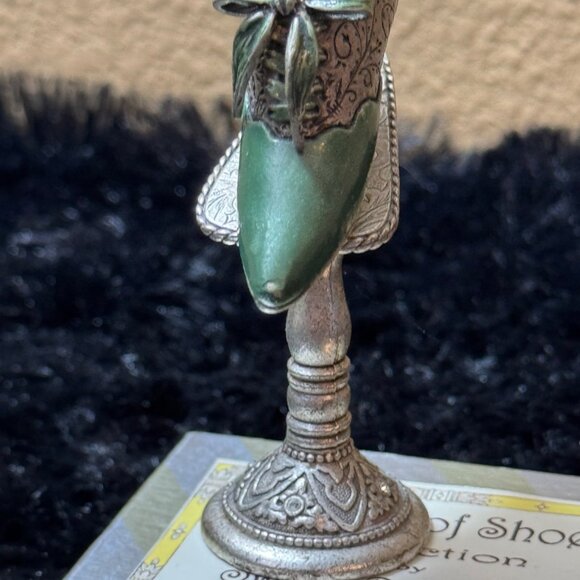 Vintage Sweet Romance History Of Shoes Collection Green Shoe Figurine On Stand - Picture 5 of 7